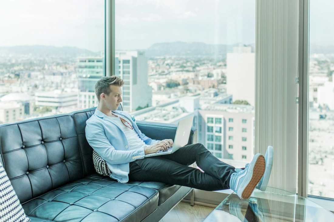 Profesional en un entorno empresarial